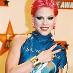 Pink To Receive People's Champion Award at E! People's Choice Awards