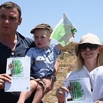 Naomi Watts Plants Trees In Israel